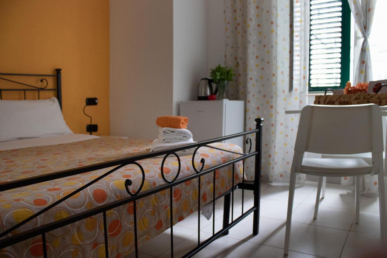 Pomodoro Ac Bed & Breakfast Napoli Bagian luar foto